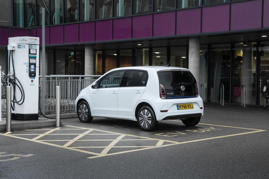  Volkswagen e-up! 2016 года  (UK) (фото 5 из 22)